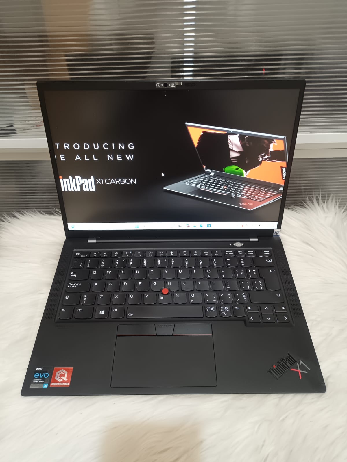 THINKPAD X1 CARBON G9